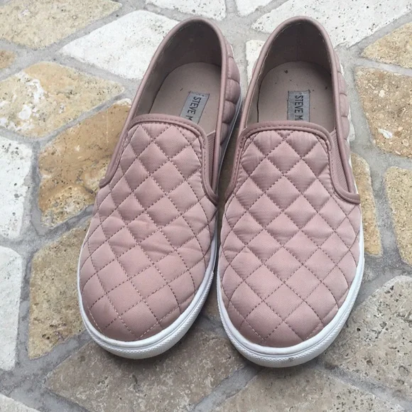 Steve Madden 7.5 rose sneakers good condition but used. - Picture 4 of 8